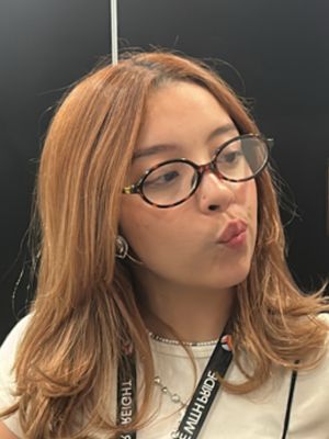 Valeria, 23