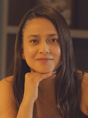 Yulieth, 44