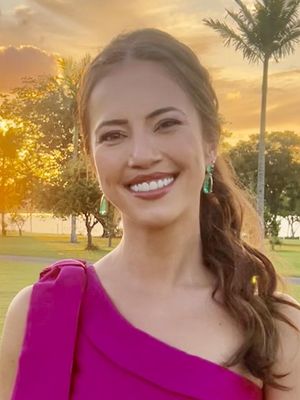 Luciana, 34