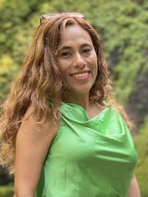 Isidra, 50