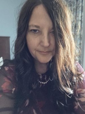 Caroline, 51