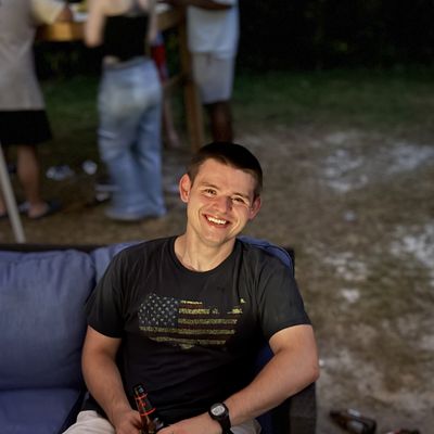 Ian, 25