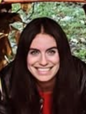 Julia, 33