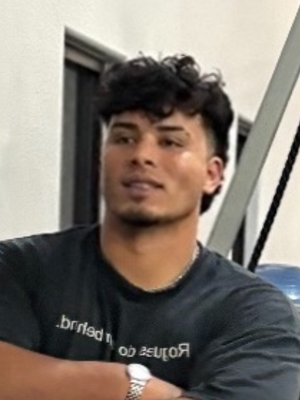 Aron, 23