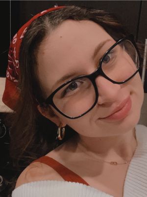 Lauren, 23