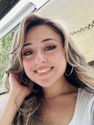 Izabella, 24