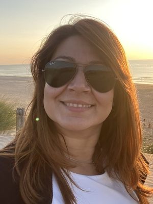 Gina, 43