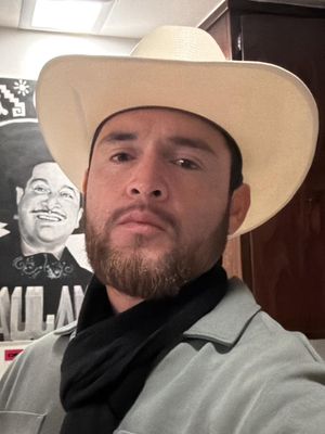 Efrain, 40