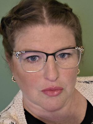 Katie, 43