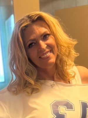 Kelly, 52