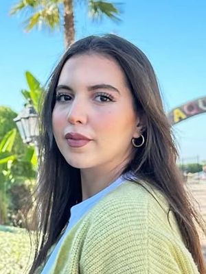 Amina, 28