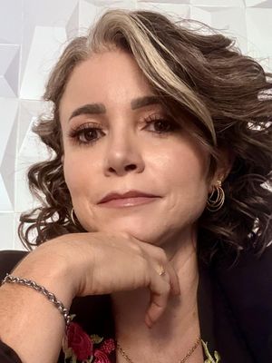 Fernanda, 41