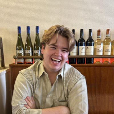 Nickolos, 22