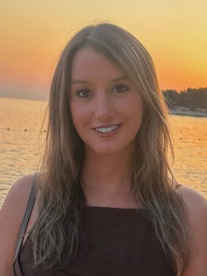 Andrea, 33