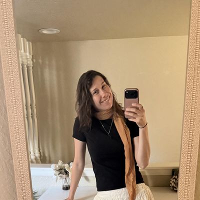 Lyndsey, 32