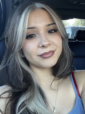 Claudia, 22