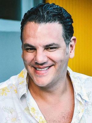 Carlos, 61