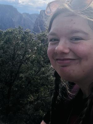 Veronica, 25