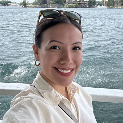 Astrid, 28