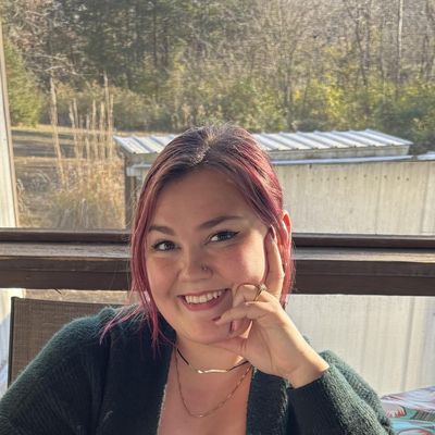 Mia, 24
