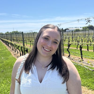 Elizabeth, 23
