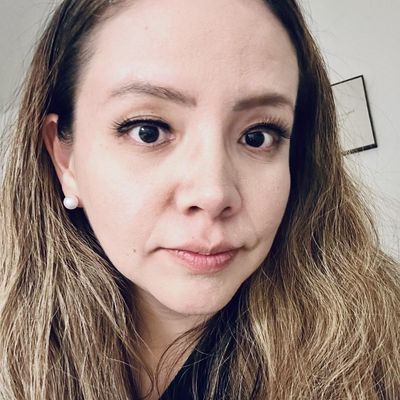Veronica, 36