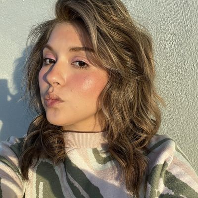 Sofia, 28