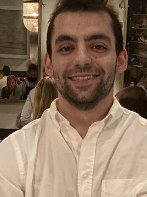 Hugo, 27