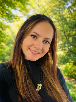 Angela, 43