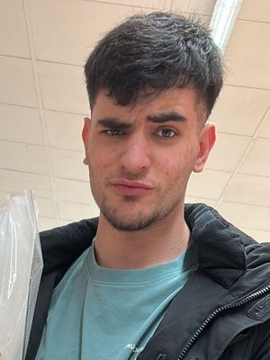 Carlos, 23