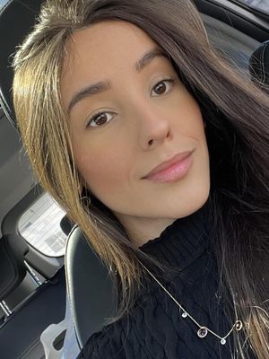 Julia, 27
