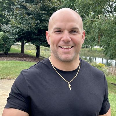 Dan, 37