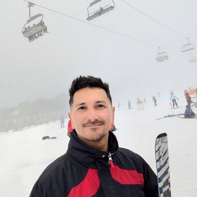 Carlos, 39