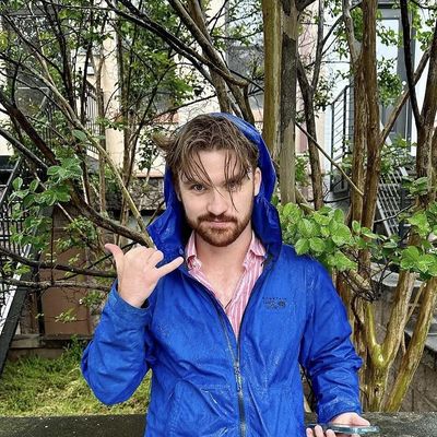 Chris, 27