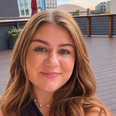 Sophie, 26