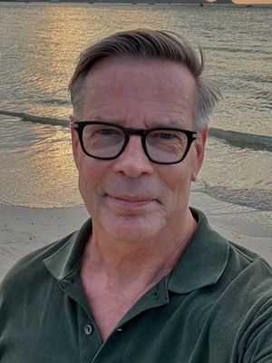 Daniel, 65