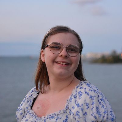 Zoe, 25