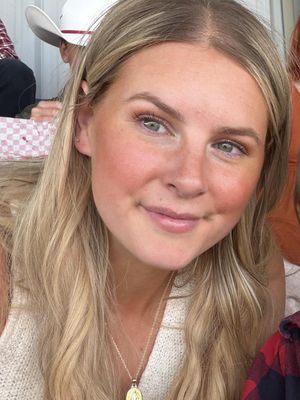 Veronica, 29