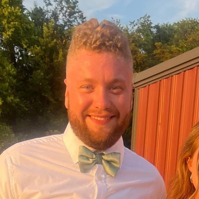 Ian, 28