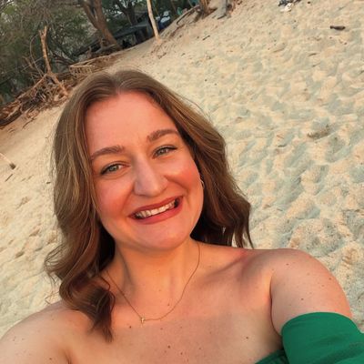 Nicole, 31