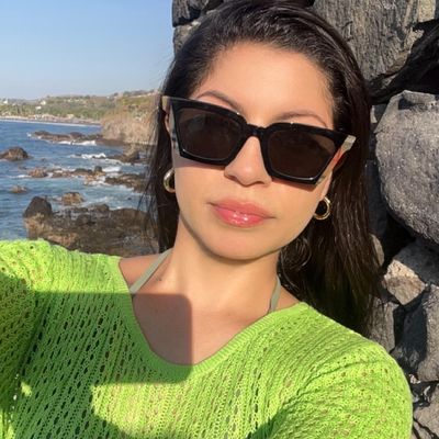 Yesenia, 37