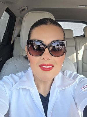 Ivonnee, 48