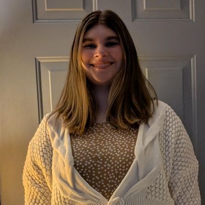Emmarose, 21