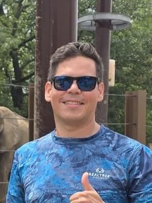 Gustavo, 37