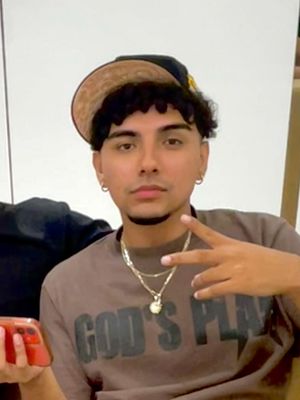 Esteban, 24