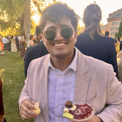 Alvaro, 27