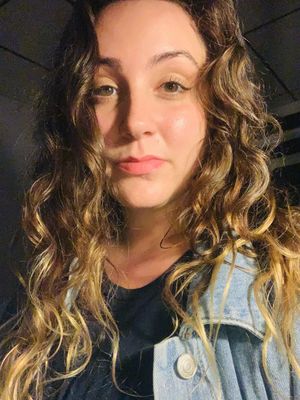 Veronica, 39