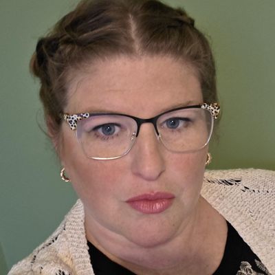 Katie, 43