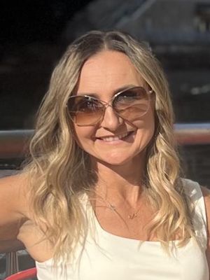Maggie, 43