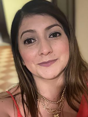 Valeria Ar, 33